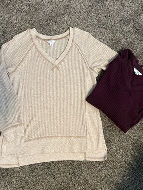 Time and Tru Medium Waffle Knit V-Neck Pullover Bundle Beige & Burgundy
